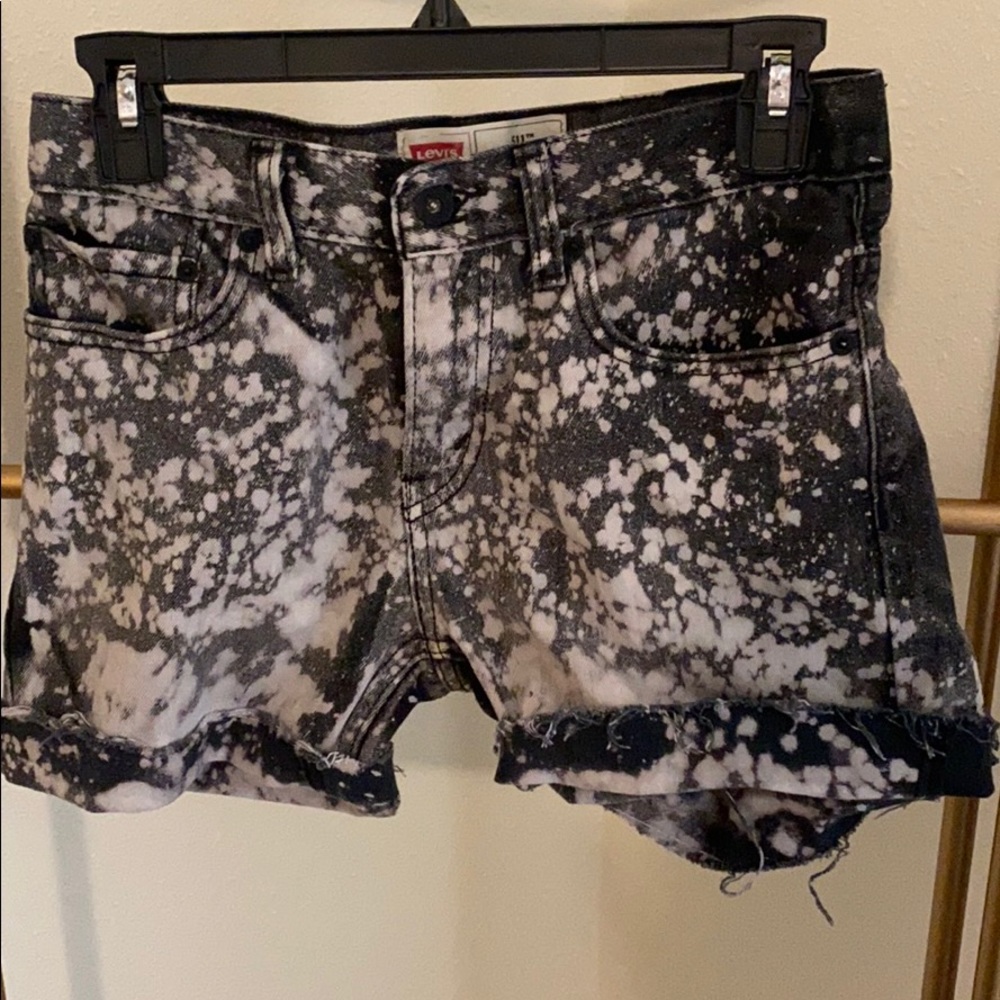 Distressed Levi’s shorts - Picture 5 of 5